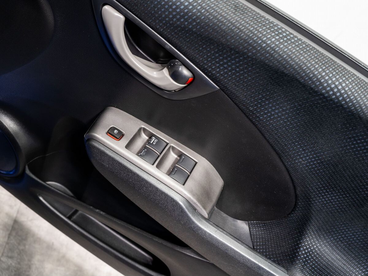 Honda Fit 2011 - фото автомобиля