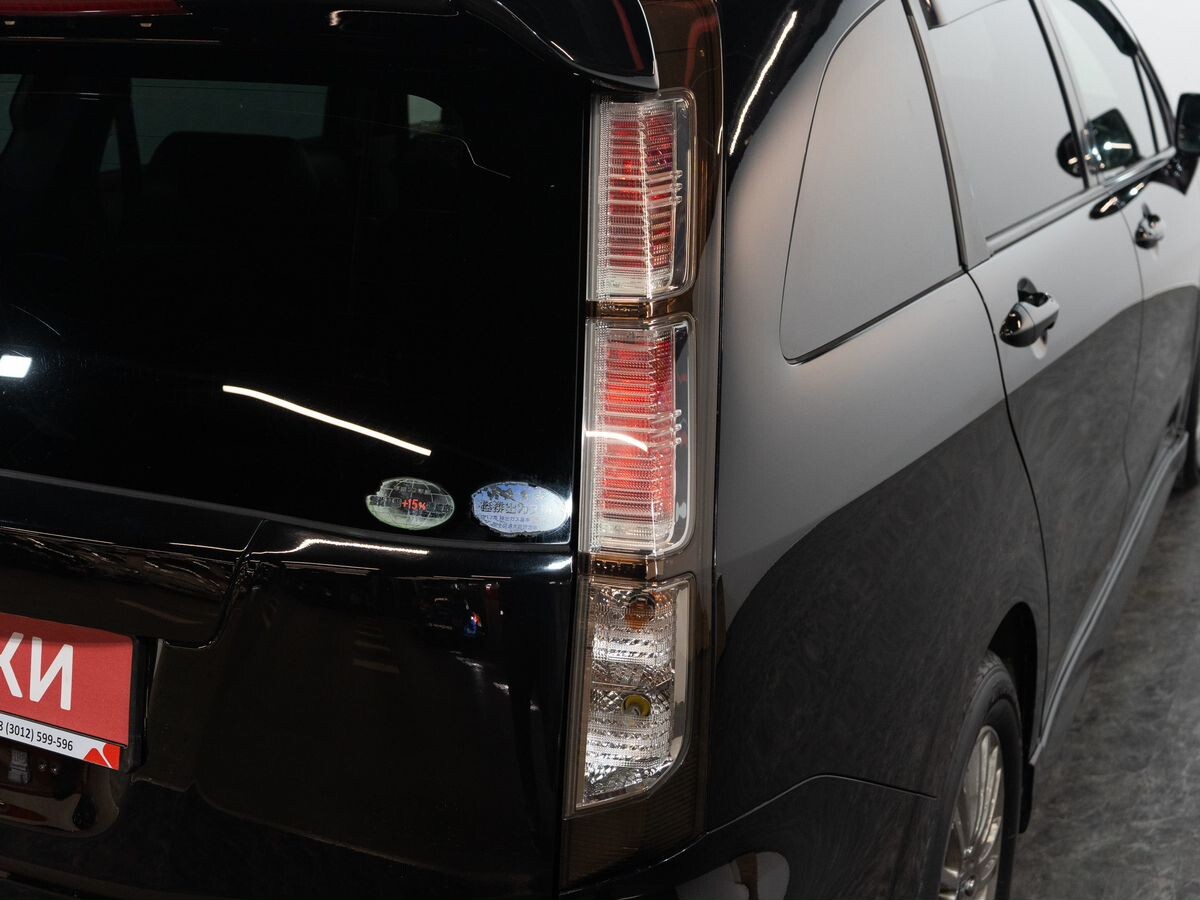 Honda Stream 2011 - фото автомобиля
