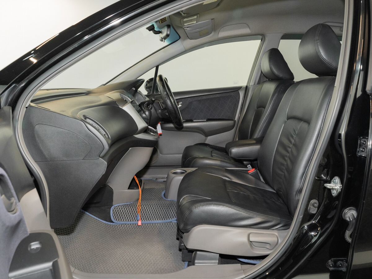 Honda Stream 2011 - фото автомобиля