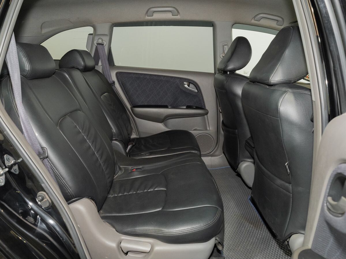 Honda Stream 2011 - фото автомобиля