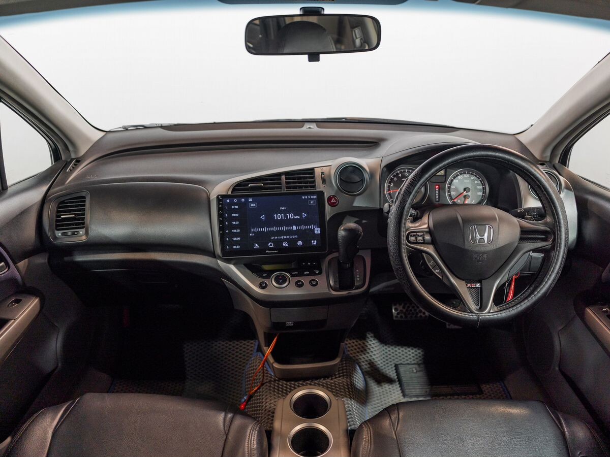 Honda Stream 2011 - фото автомобиля