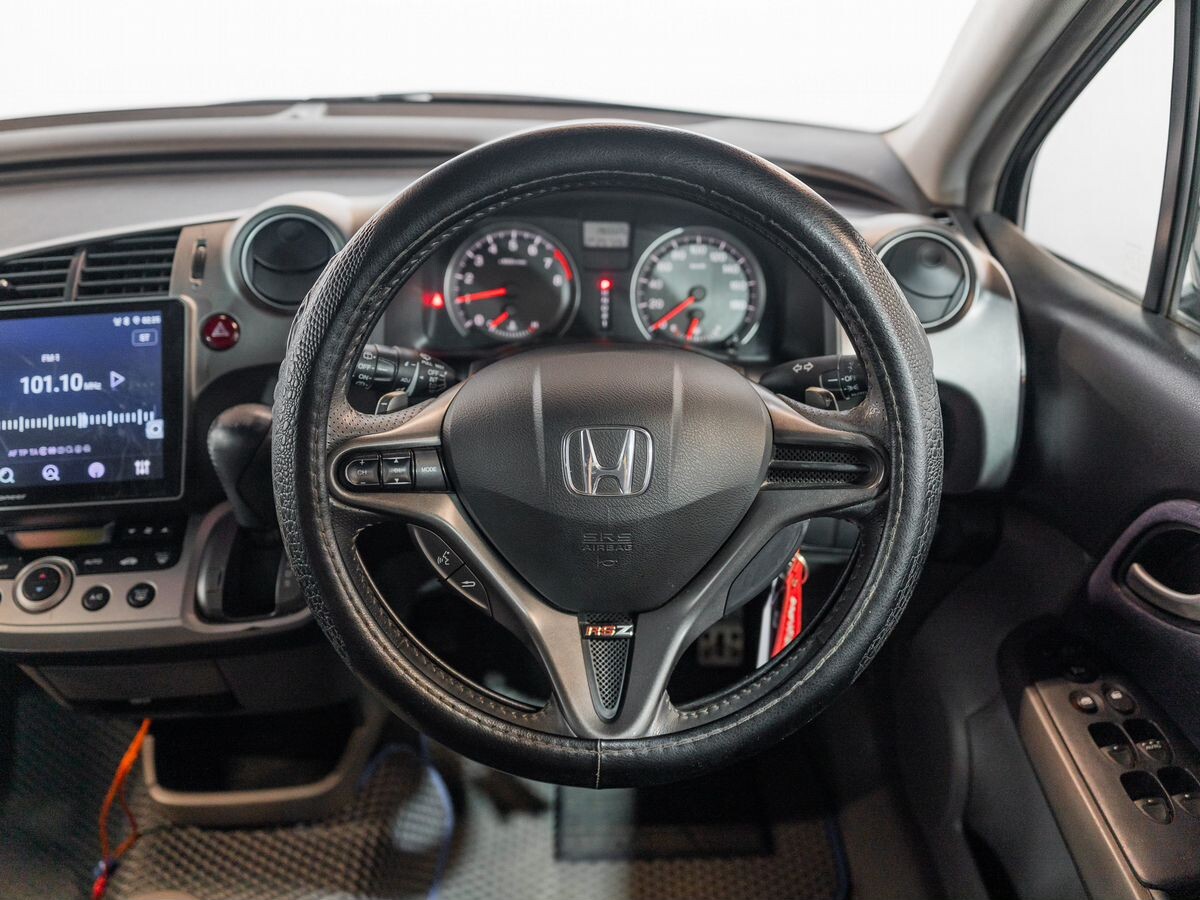 Honda Stream 2011 - фото автомобиля