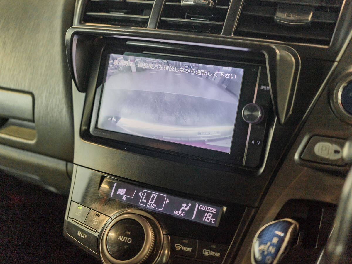 Toyota Prius Alpha 2013 - фото автомобиля