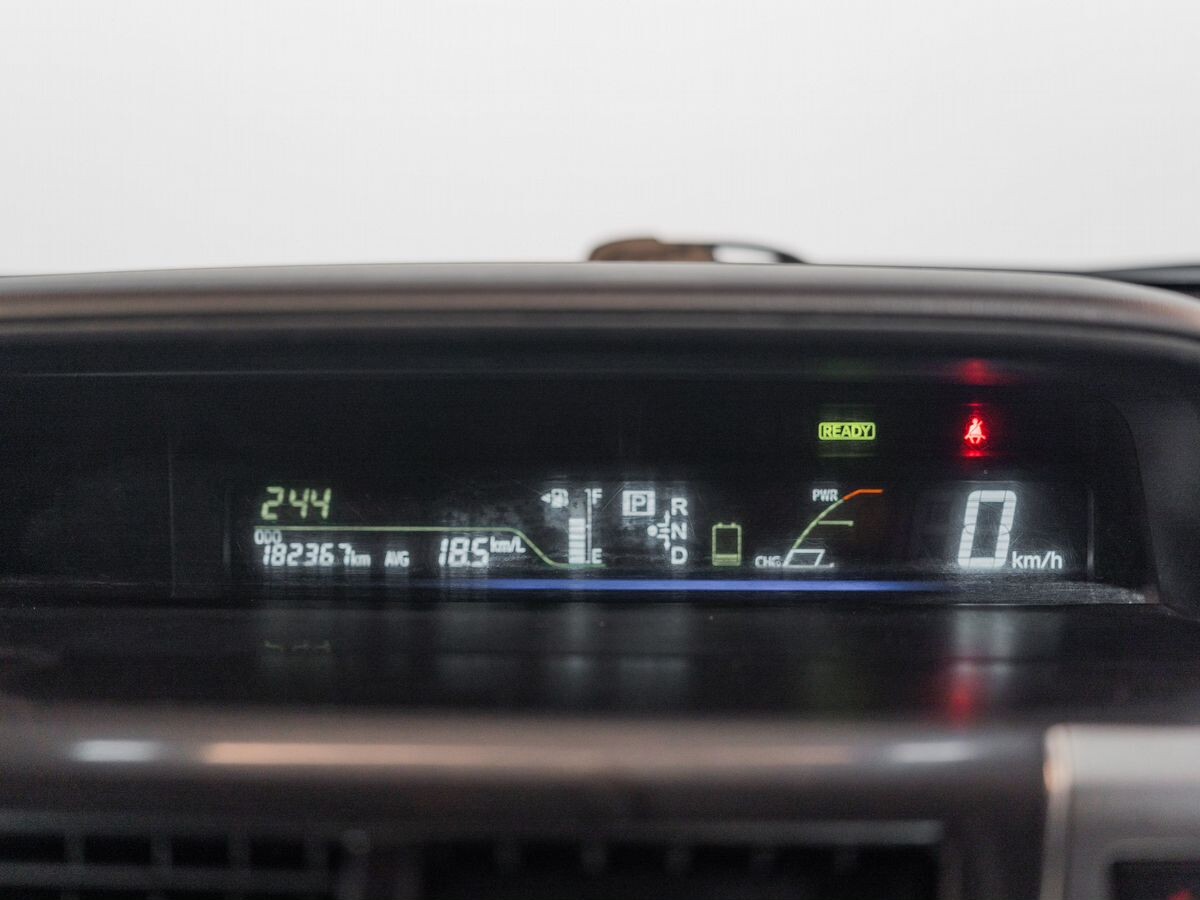 Toyota Prius Alpha 2013 - фото автомобиля