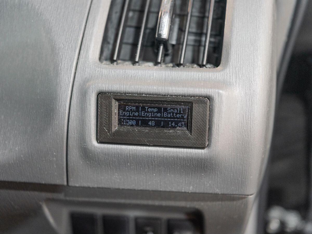 Toyota Prius Alpha 2013 - фото автомобиля