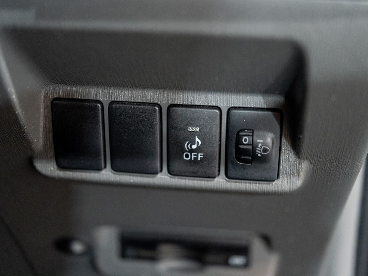 Toyota Prius Alpha 2013 - фото автомобиля