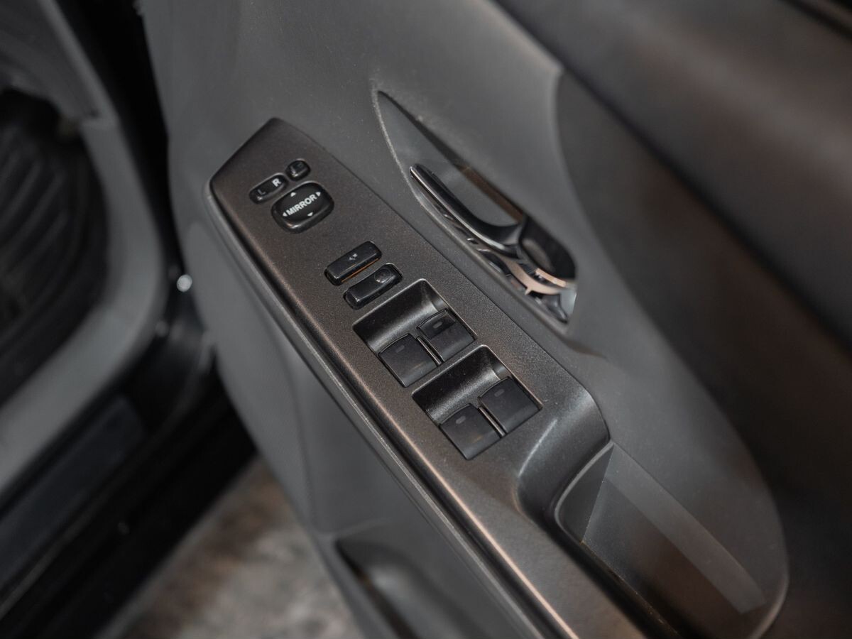 Toyota Prius Alpha 2013 - фото автомобиля