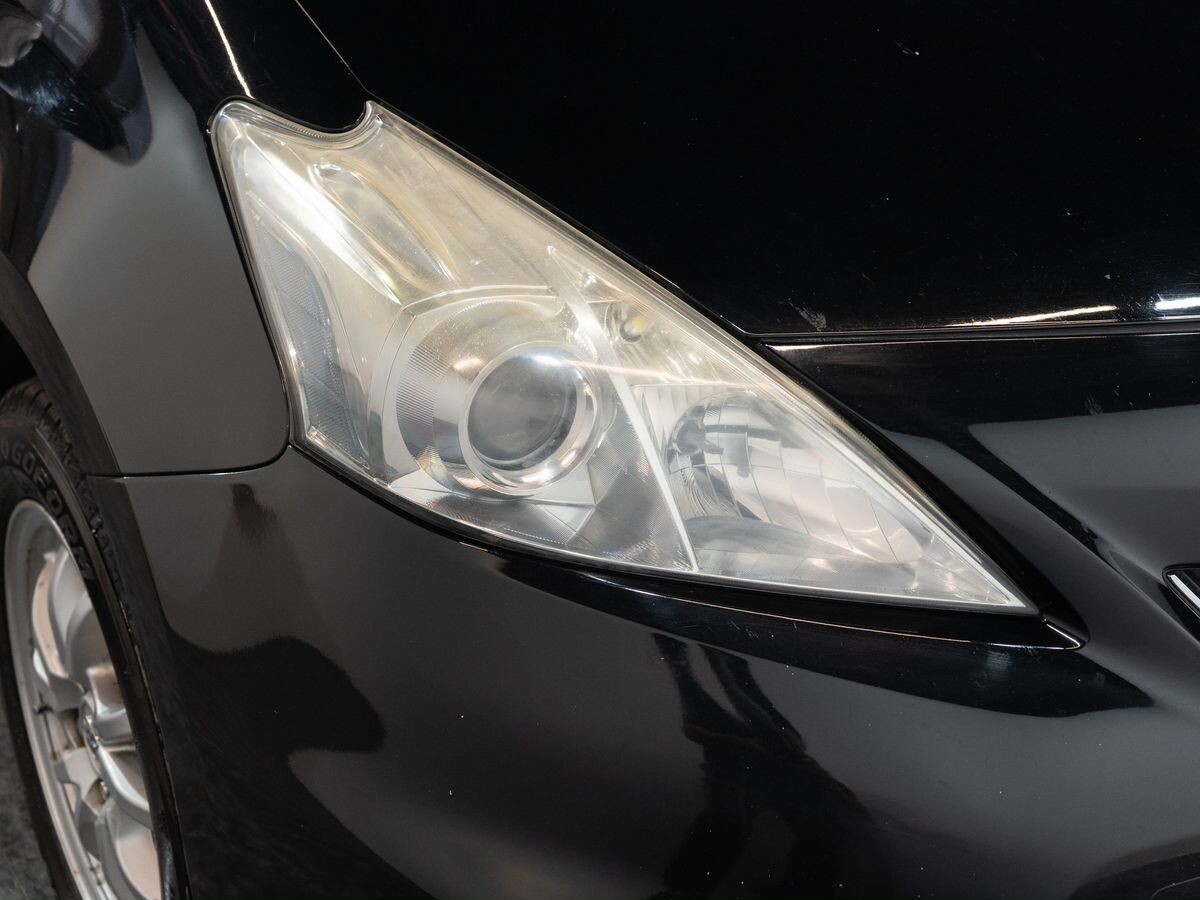 Toyota Prius Alpha 2013 - фото автомобиля