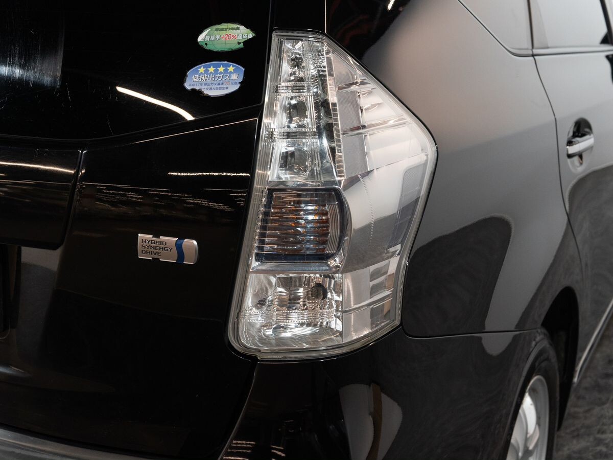 Toyota Prius Alpha 2013 - фото автомобиля