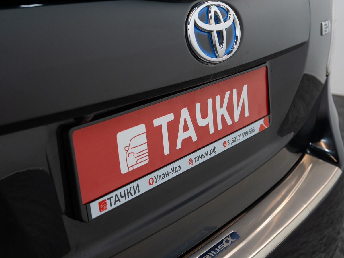 Toyota Prius Alpha 2013 - фото автомобиля