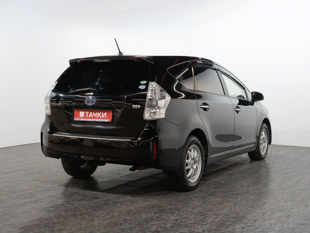 Toyota Prius Alpha 2013 - фото автомобиля