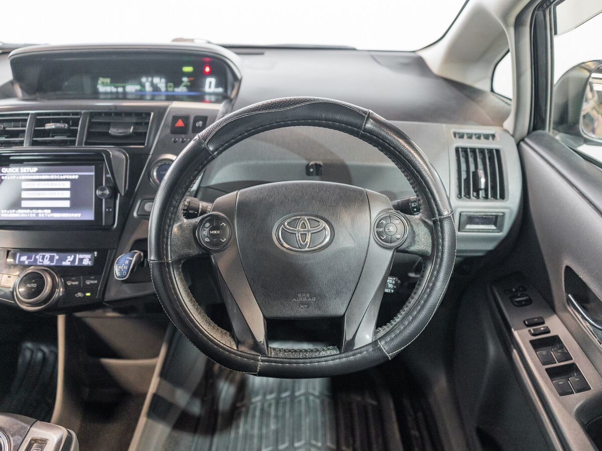 Toyota Prius Alpha 2013 - фото автомобиля
