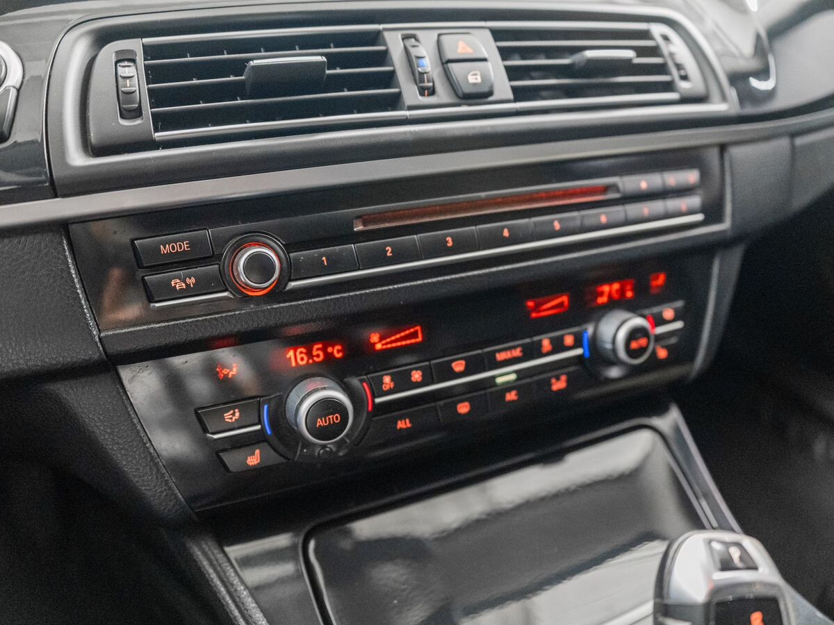 BMW 5-Series 2012 - фото автомобиля