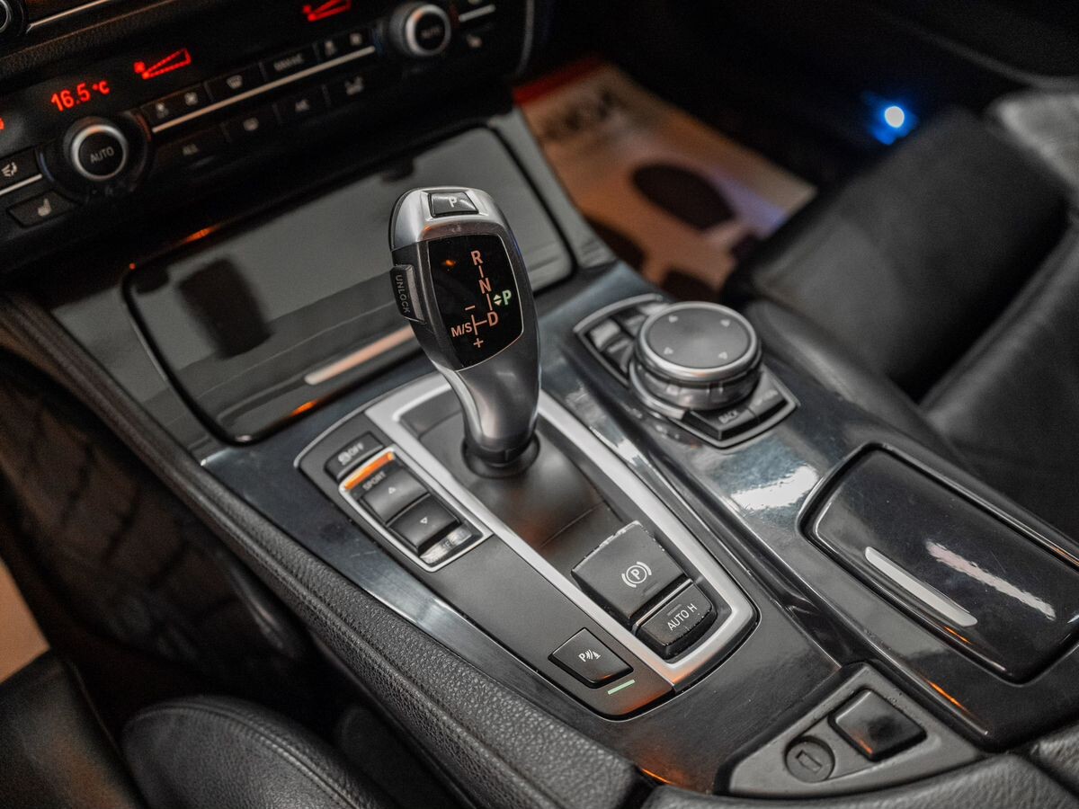 BMW 5-Series 2012 - фото автомобиля