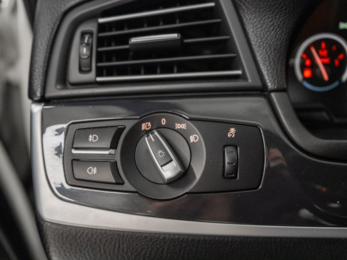 BMW 5-Series 2012 - фото автомобиля
