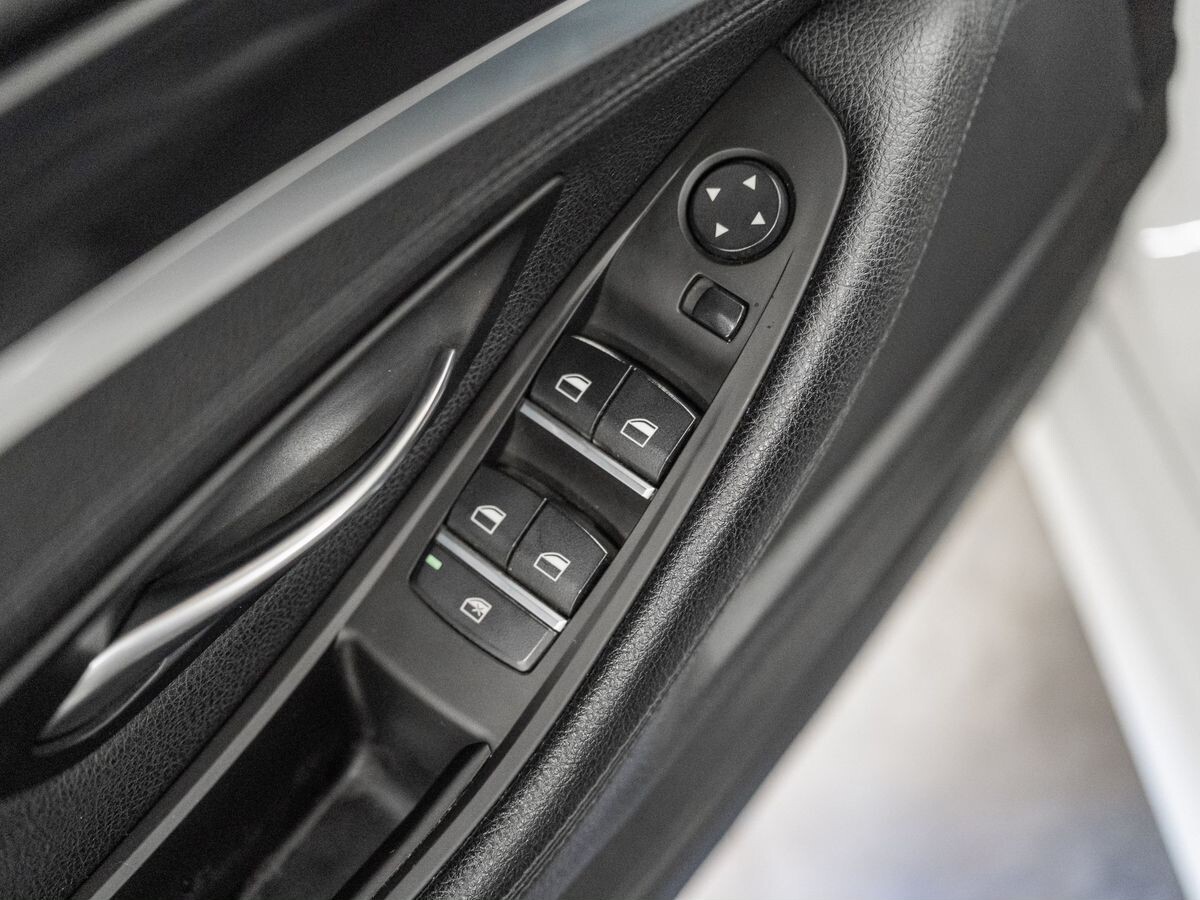 BMW 5-Series 2012 - фото автомобиля