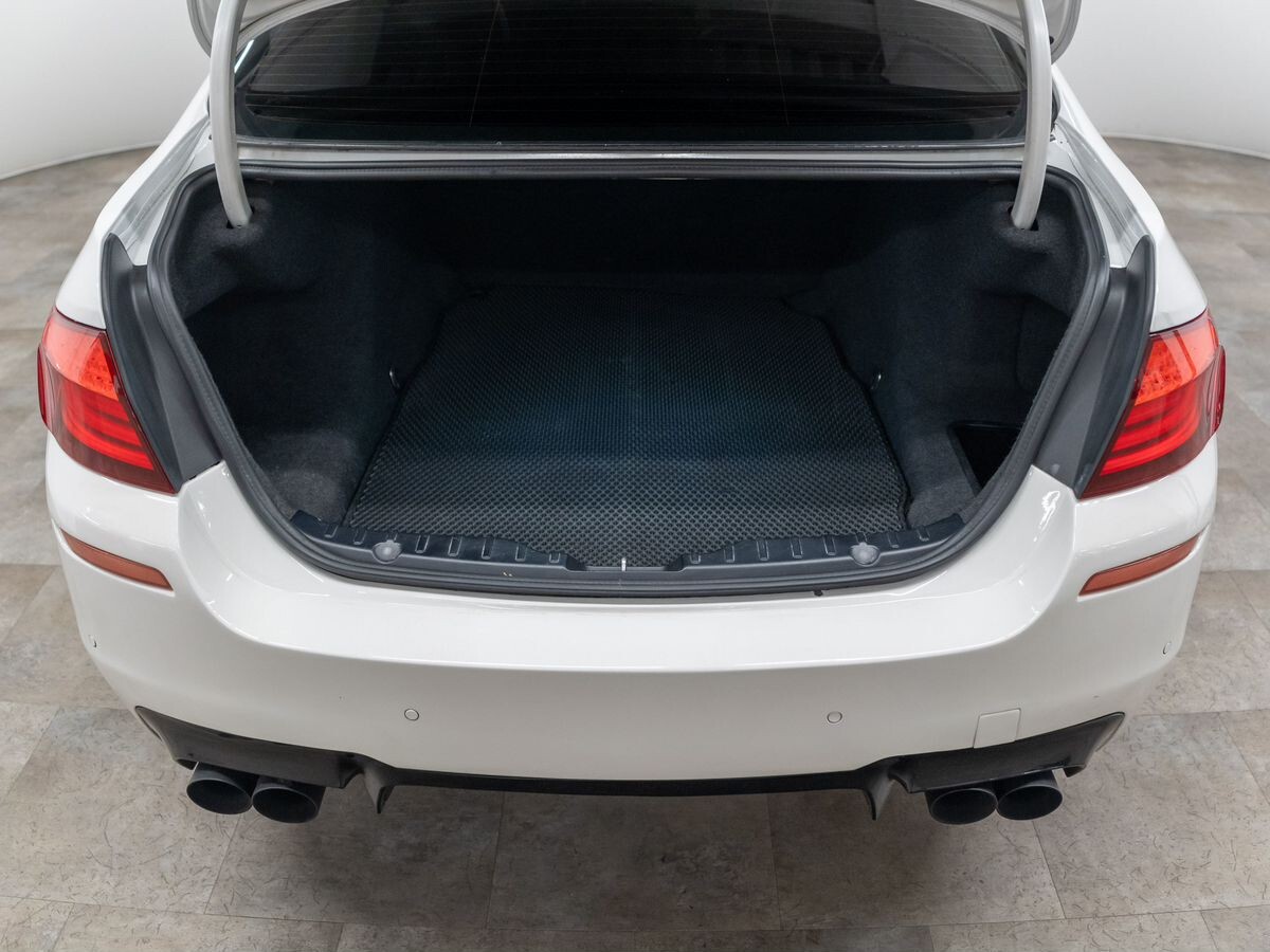 BMW 5-Series 2012 - фото автомобиля