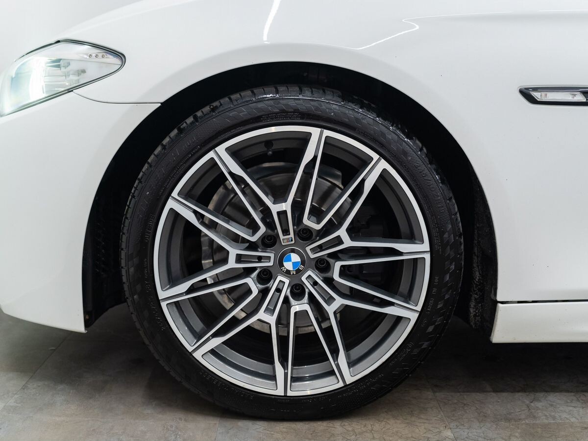 BMW 5-Series 2012 - фото автомобиля