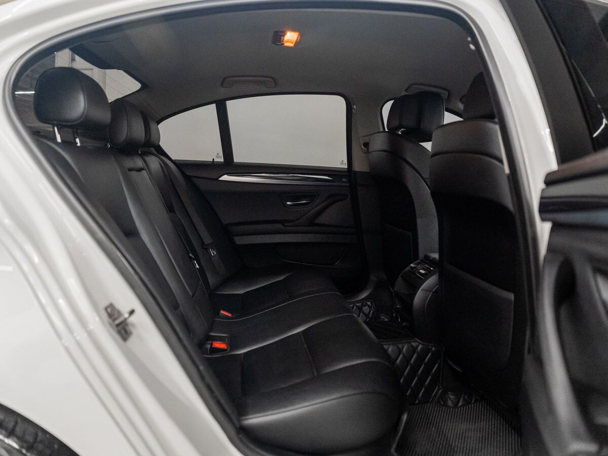BMW 5-Series 2012 - фото автомобиля