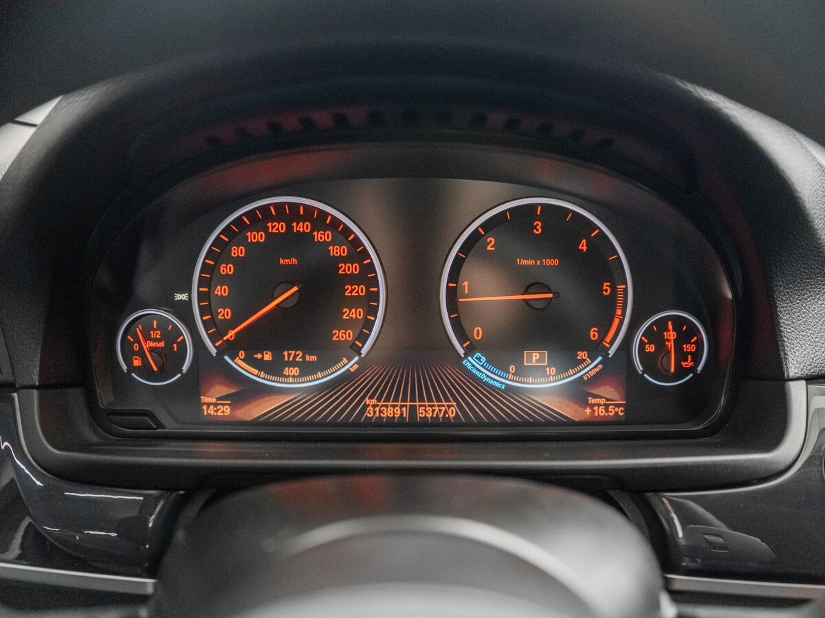 BMW 5-Series 2012 - фото автомобиля