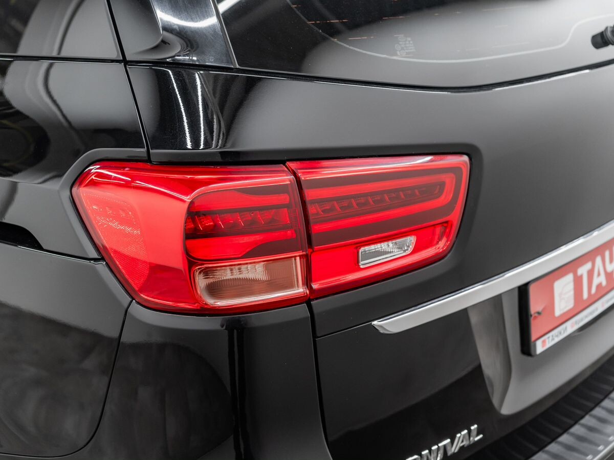 Kia Carnival 2019 - фото автомобиля