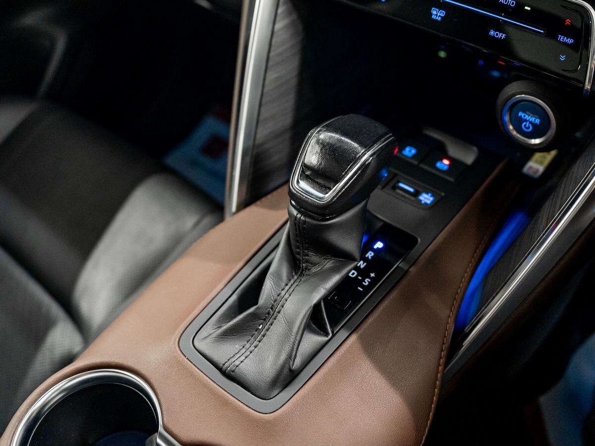 Toyota Harrier 2022 - фото автомобиля