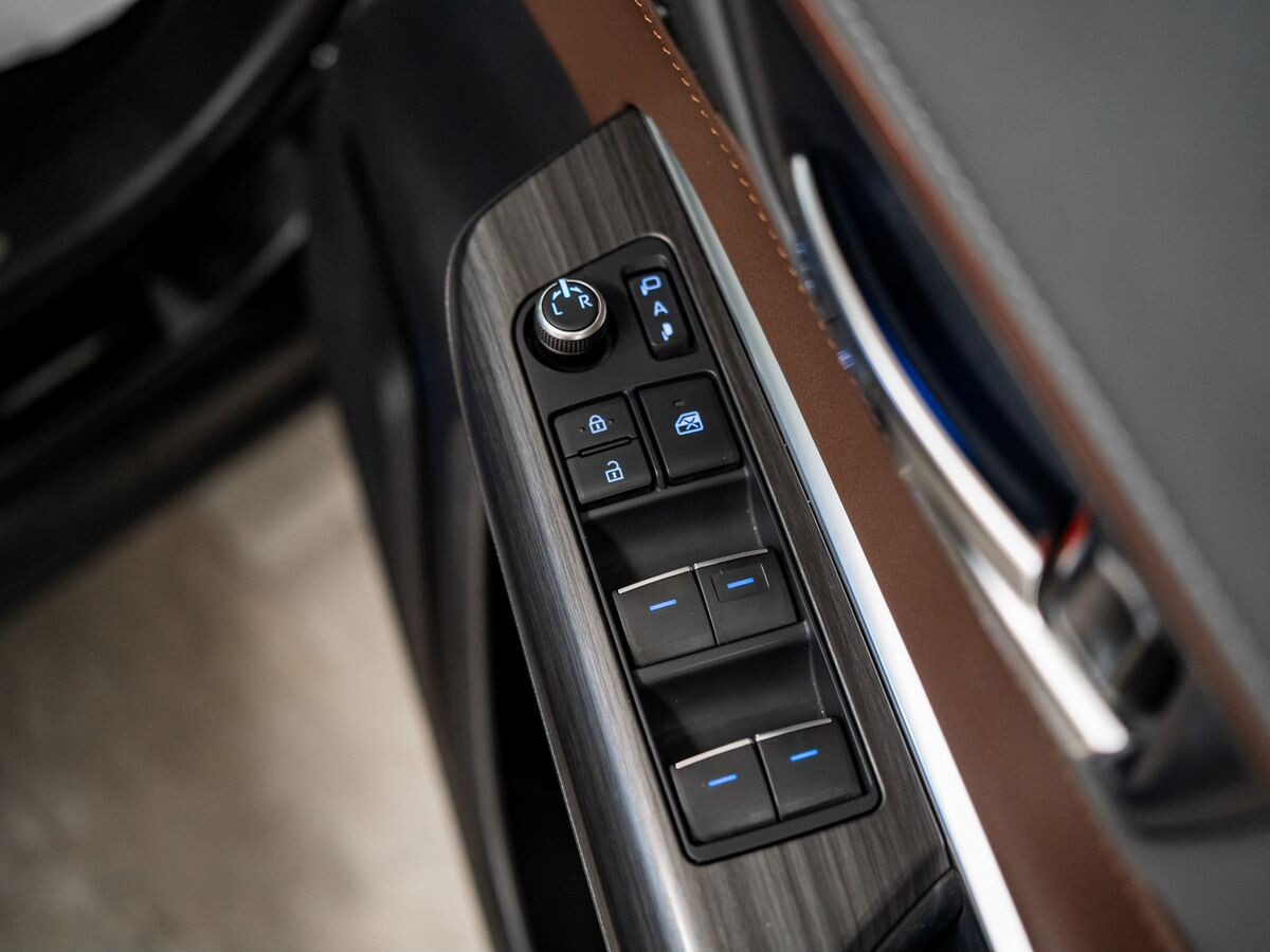 Toyota Harrier 2022 - фото автомобиля