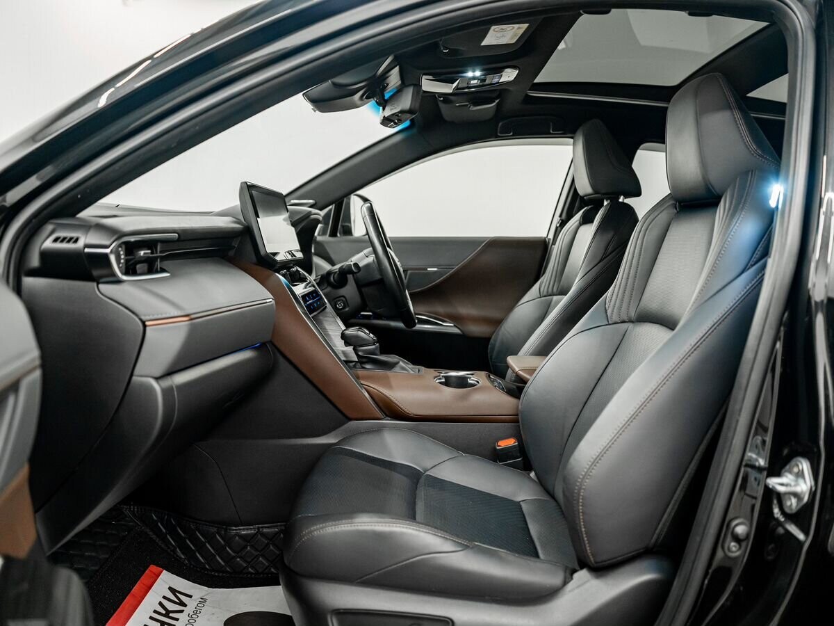 Toyota Harrier 2022 - фото автомобиля