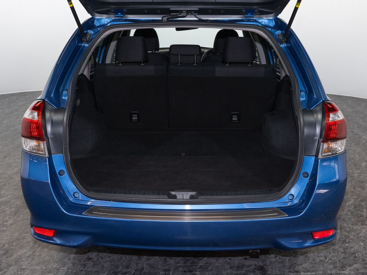 Toyota Corolla Fielder 2015 - фото автомобиля