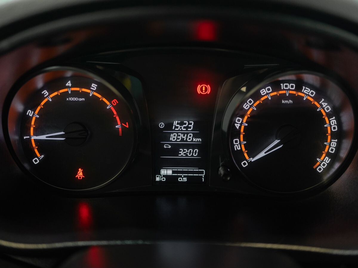 Лада Гранта 2025 - фото автомобиля