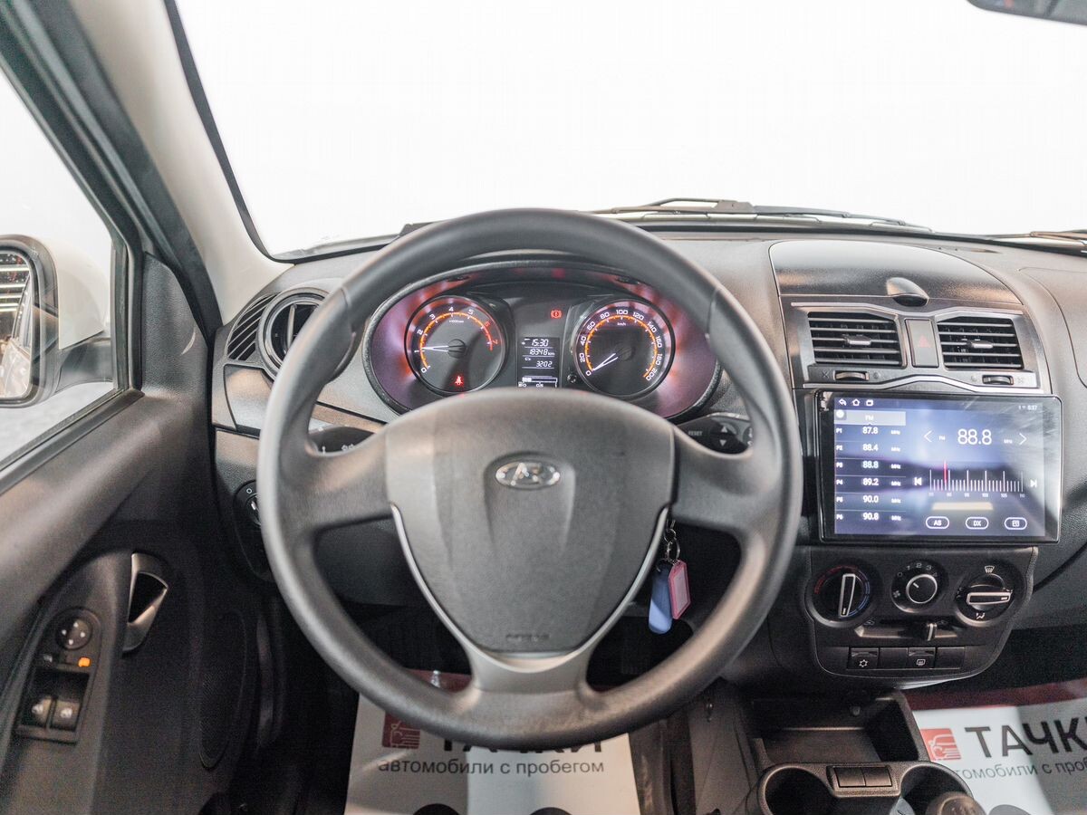 Лада Гранта 2025 - фото автомобиля
