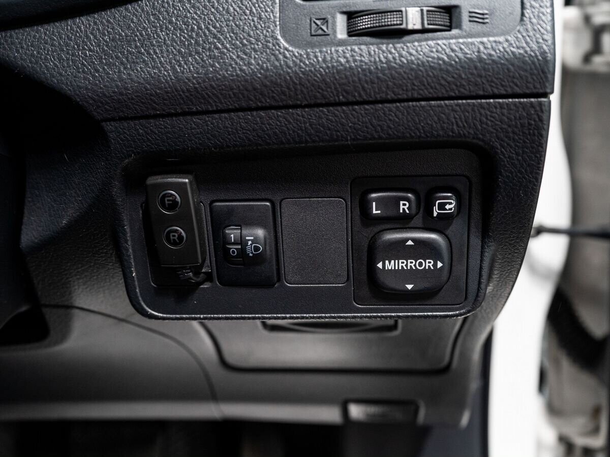 Toyota Corolla Fielder 2011 - фото автомобиля