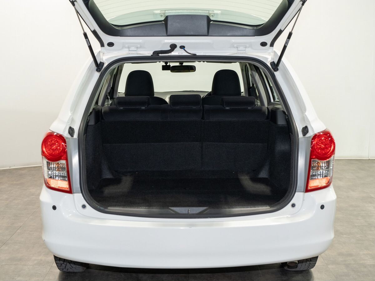 Toyota Corolla Fielder 2011 - фото автомобиля