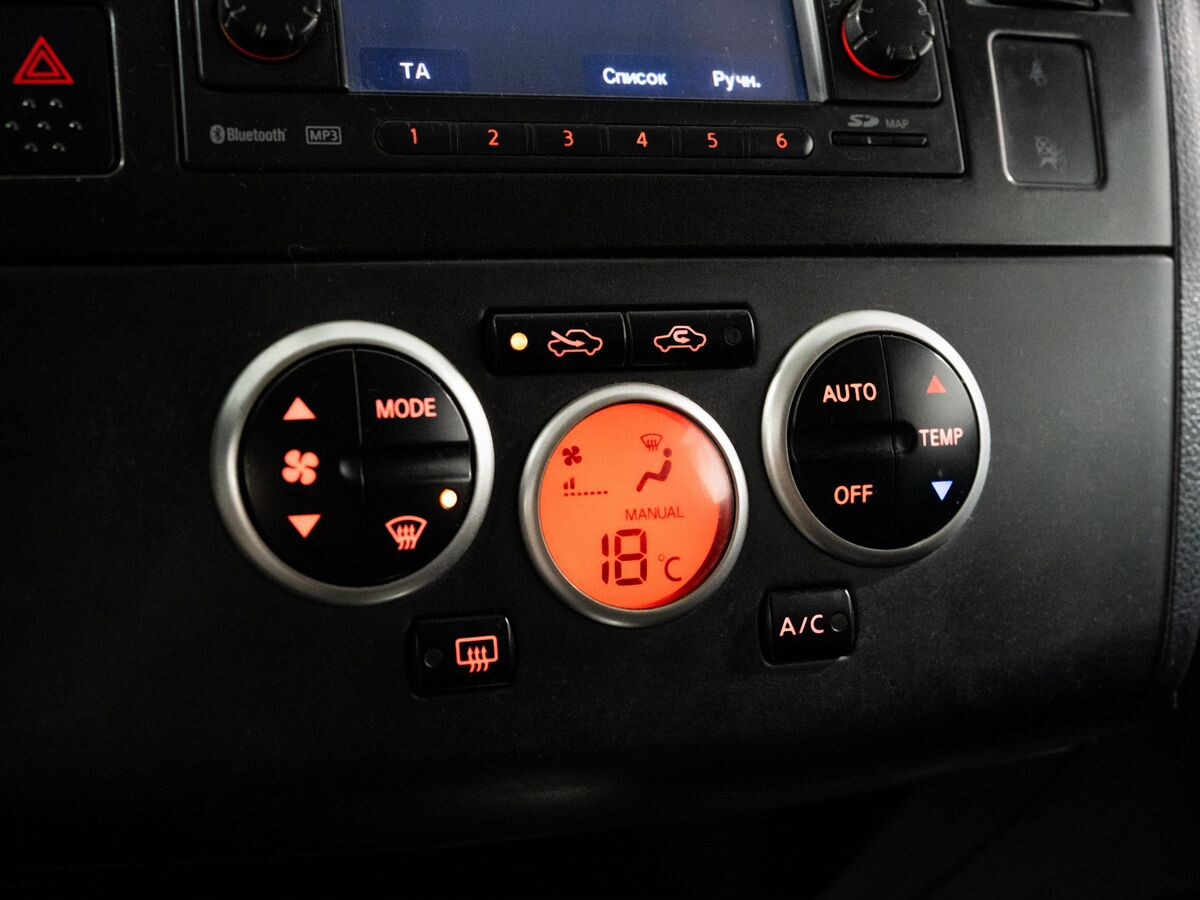 Nissan Tiida 2010 - фото автомобиля