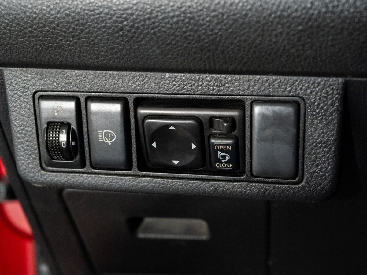 Nissan Tiida 2010 - фото автомобиля