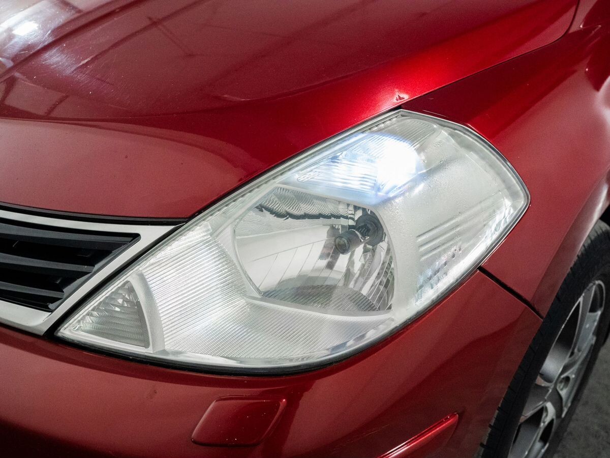 Nissan Tiida 2010 - фото автомобиля
