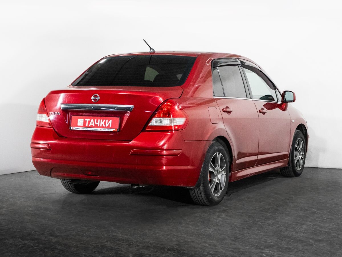 Nissan Tiida 2010 - фото автомобиля