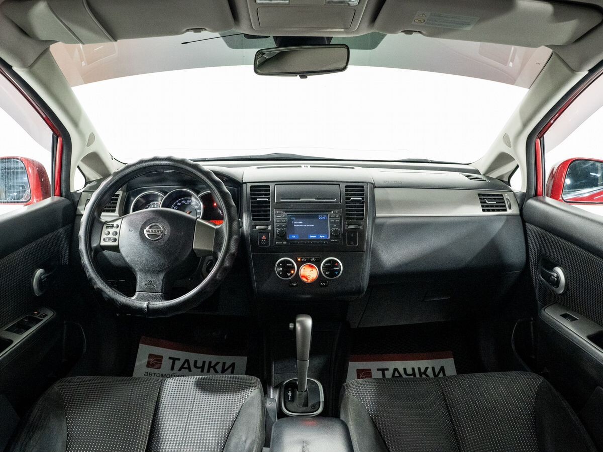 Nissan Tiida 2010 - фото автомобиля