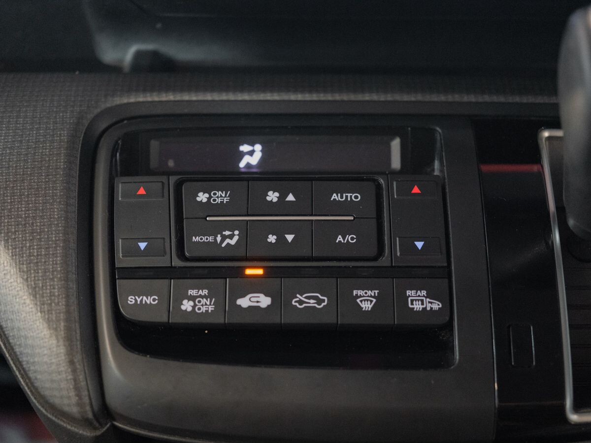Honda Stepwgn 2018 - фото автомобиля