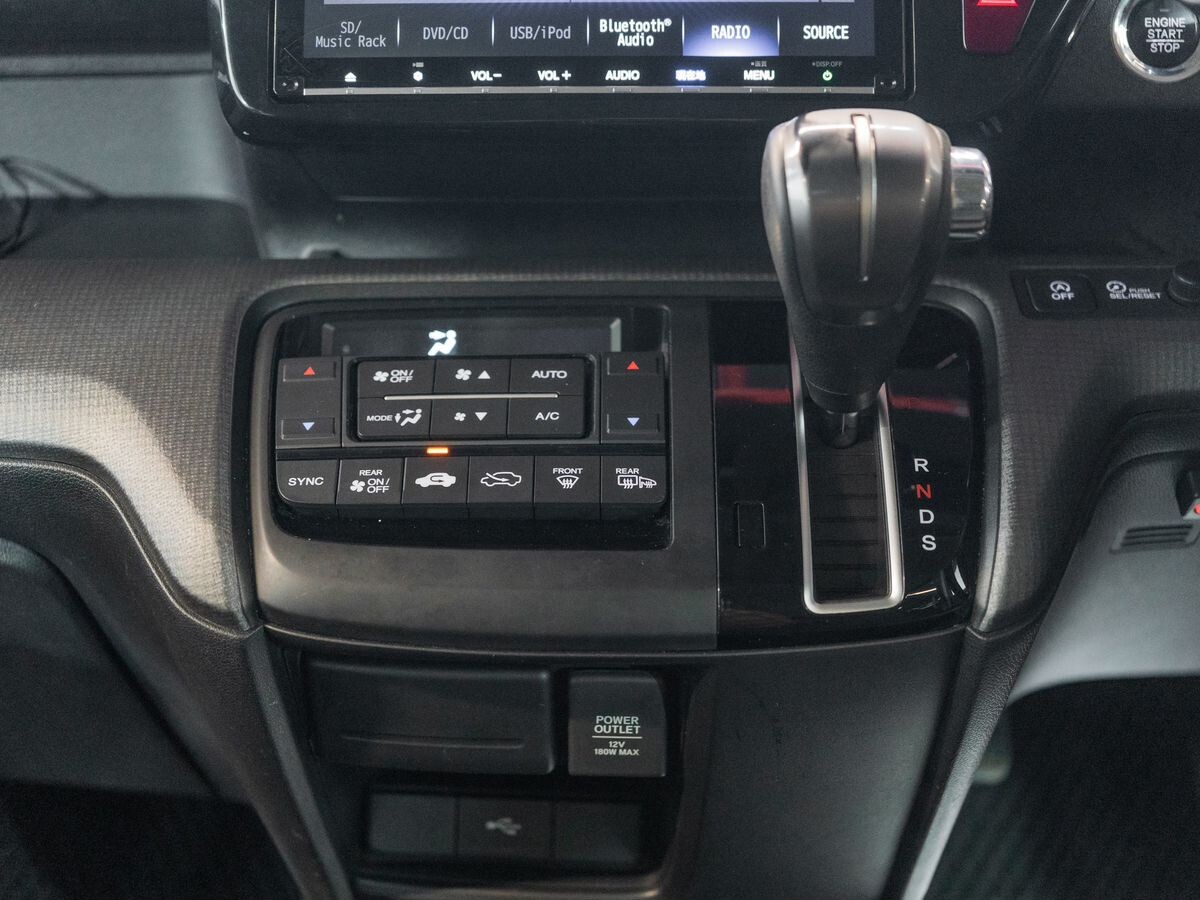 Honda Stepwgn 2018 - фото автомобиля