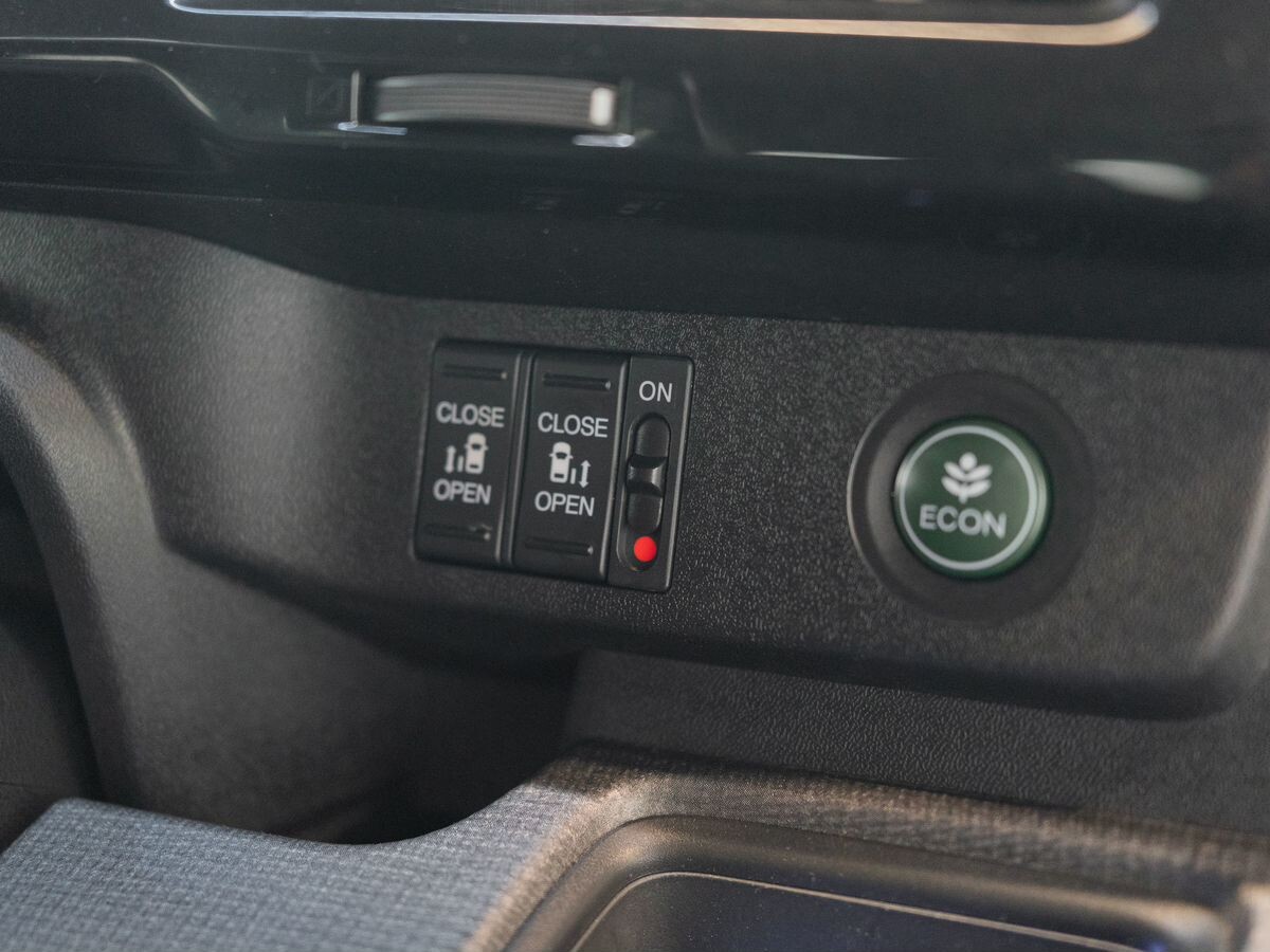 Honda Stepwgn 2018 - фото автомобиля
