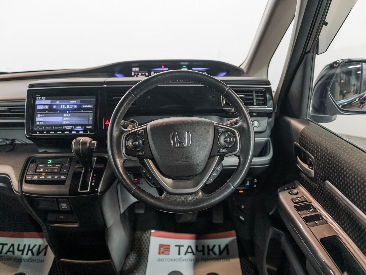 Honda Stepwgn 2018 - фото автомобиля