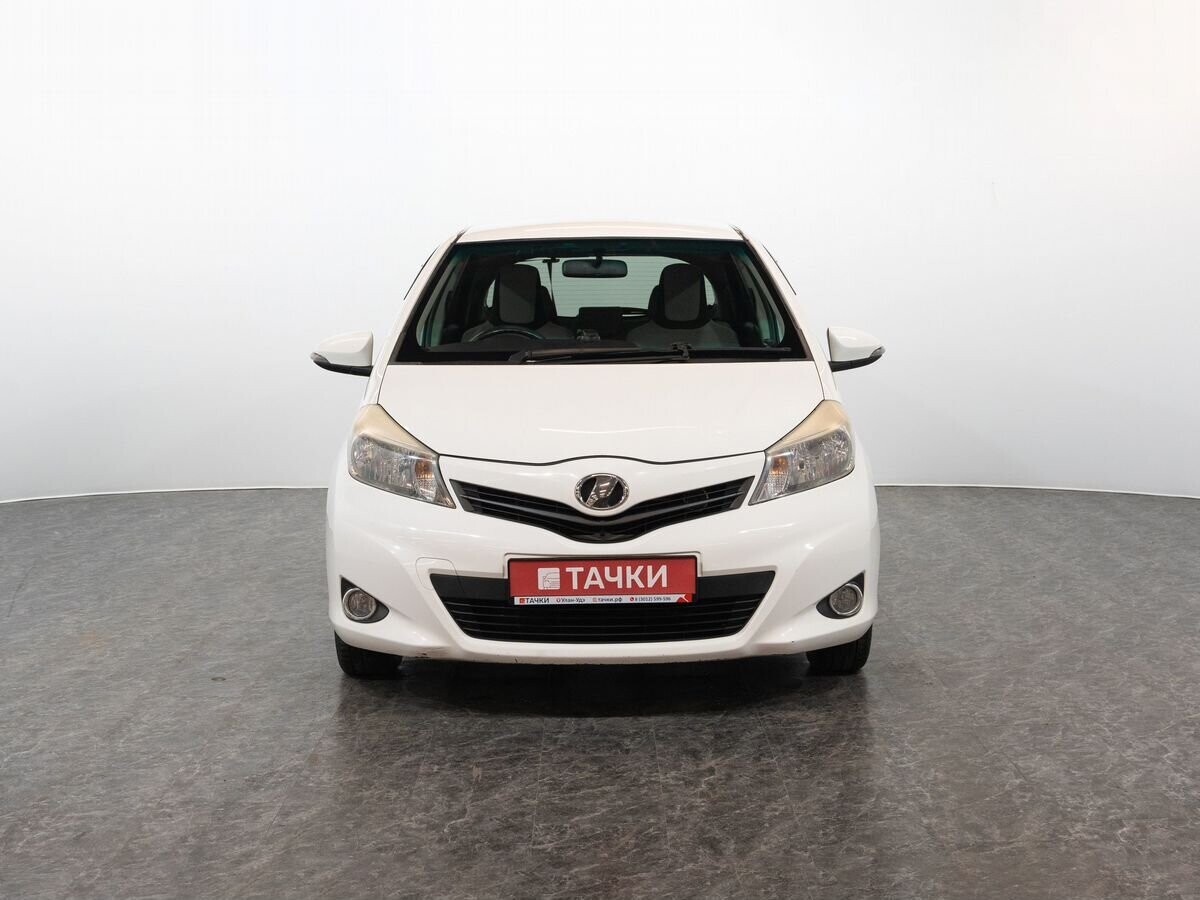 Toyota Vitz 2013 - фото автомобиля