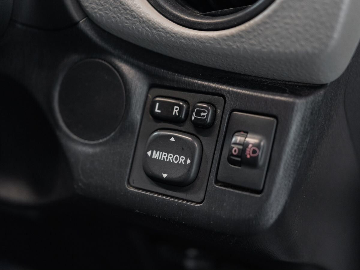 Toyota Vitz 2013 - фото автомобиля