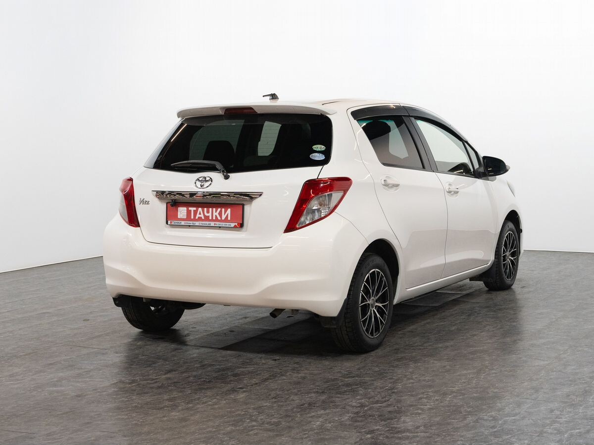 Toyota Vitz 2013 - фото автомобиля
