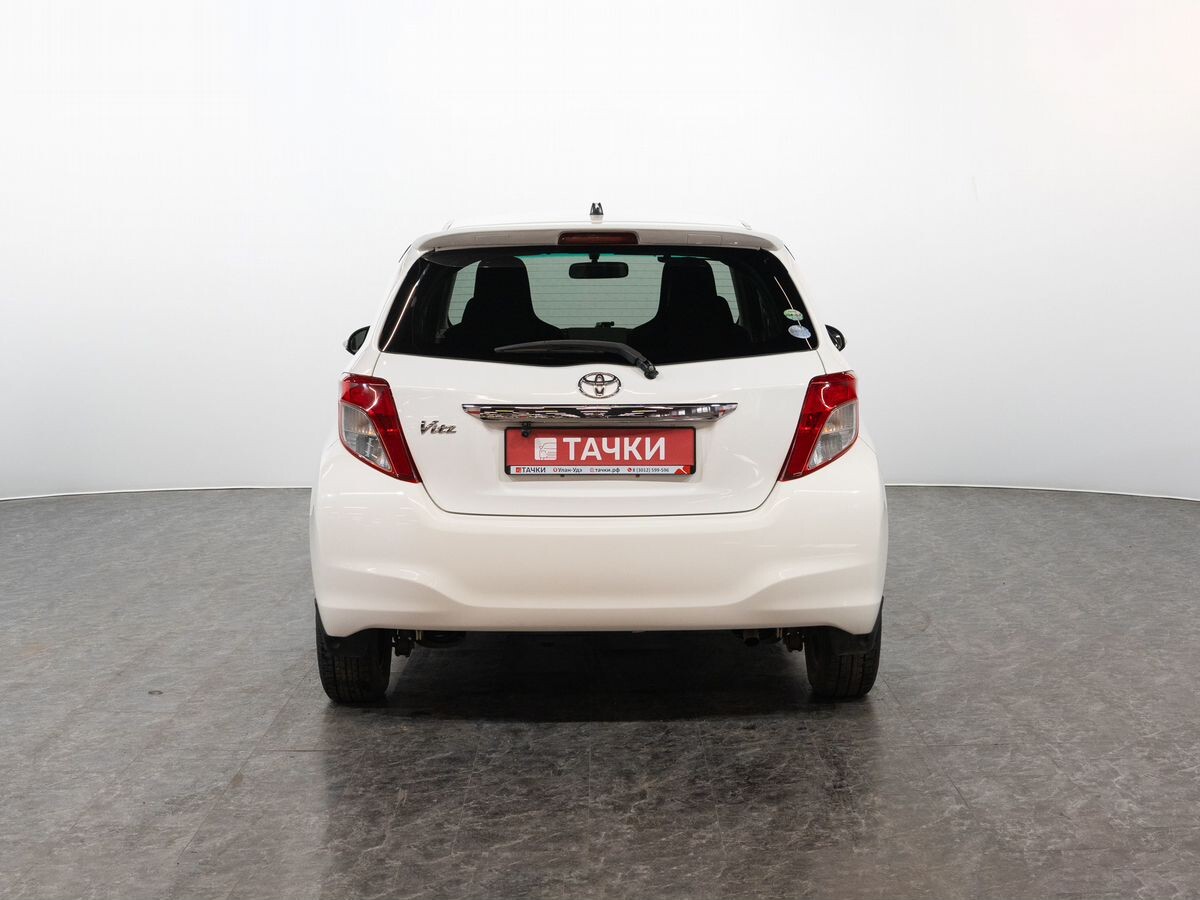 Toyota Vitz 2013 - фото автомобиля