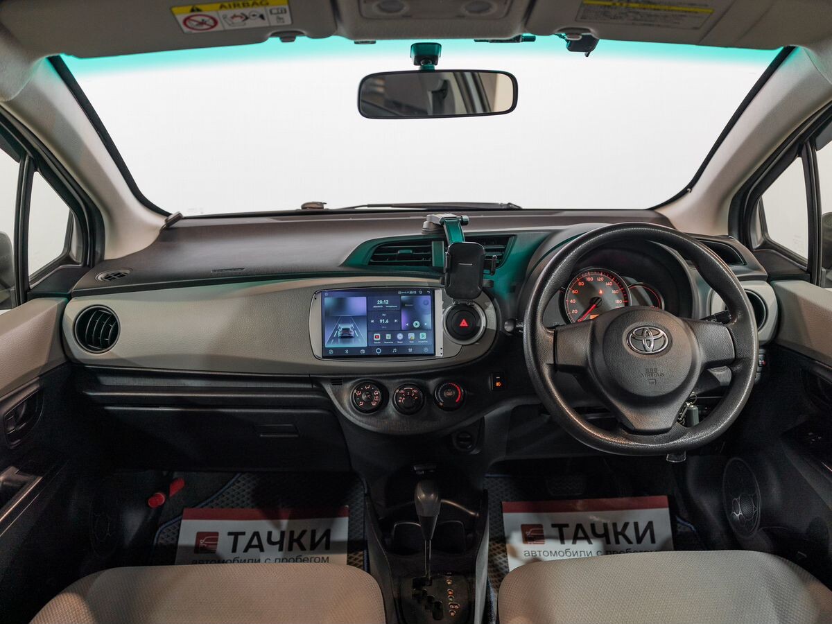 Toyota Vitz 2013 - фото автомобиля