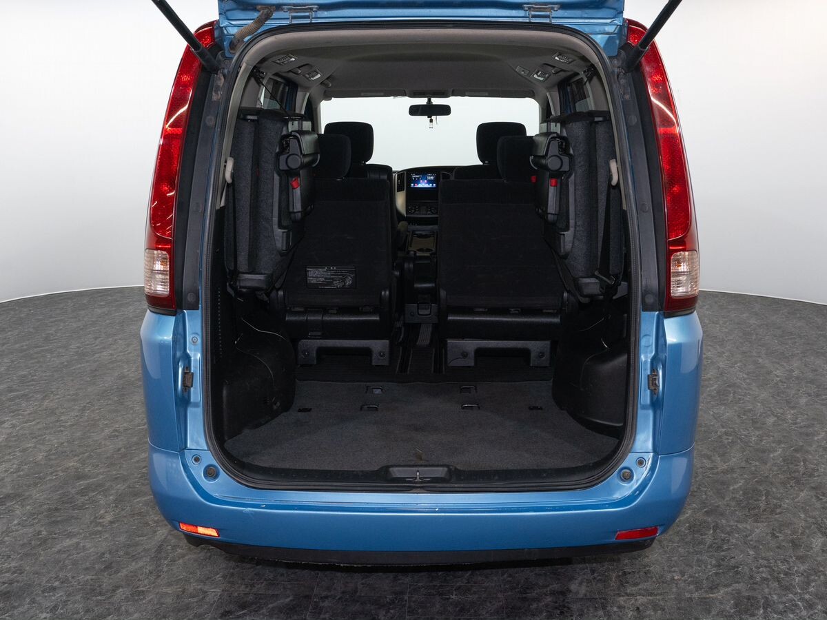 Nissan Serena 2010 - фото автомобиля