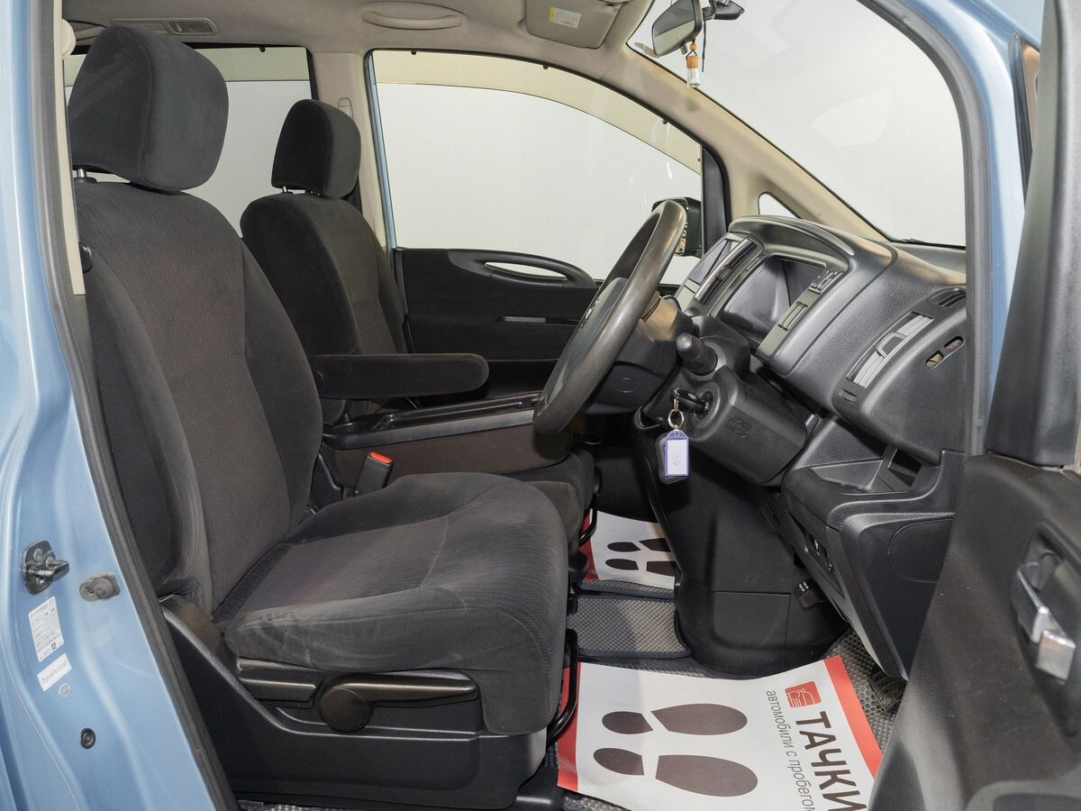 Nissan Serena 2010 - фото автомобиля