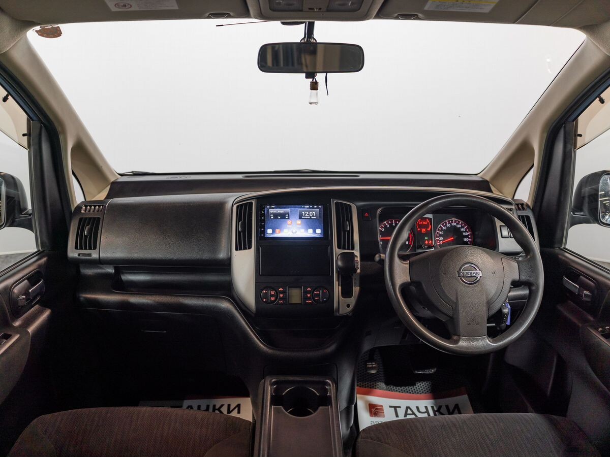 Nissan Serena 2010 - фото автомобиля